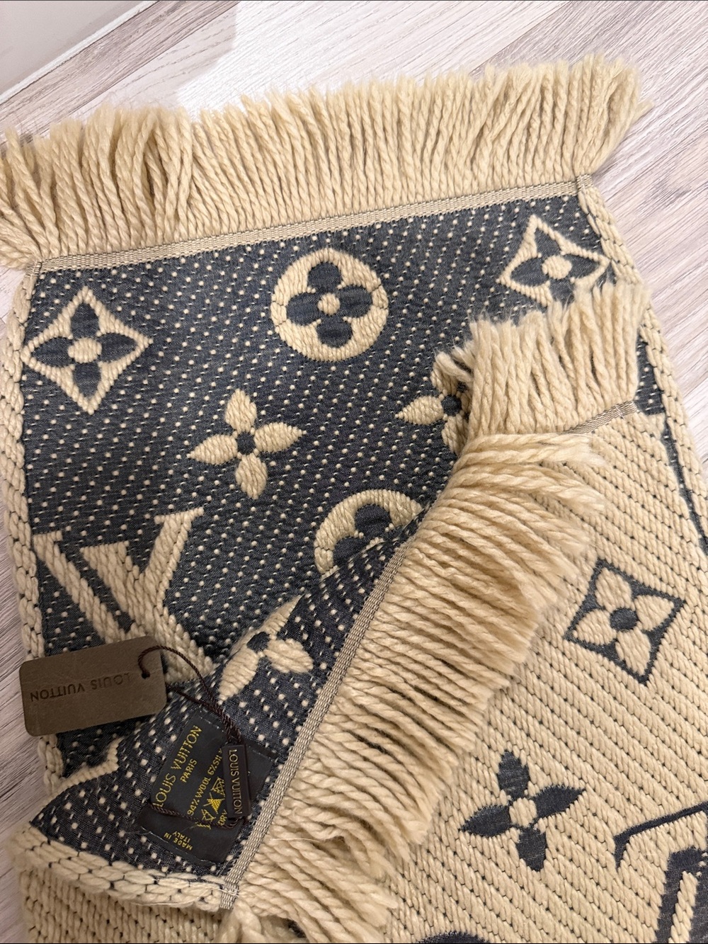 Louis Vuitton Reversible Monogram Fringed Shawl in Beige and Black - Picture 3 of 4